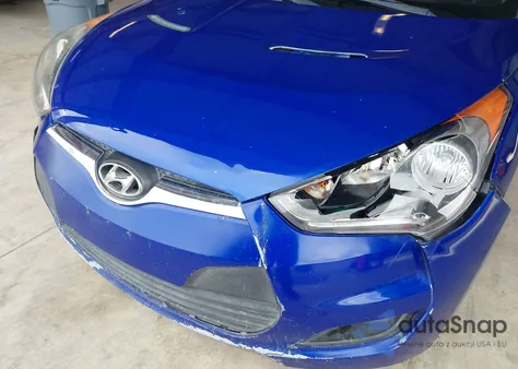 2013 Hyundai Veloster Base W/Black z USA, uszkodzony, nr VIN KMHTC6AD4DU133153